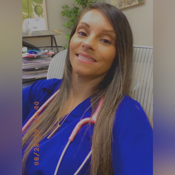 Meet your Posher, Stephanie - Picture 10 of 12